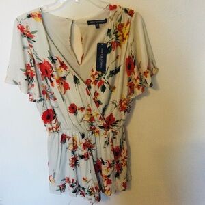 One Clothing Los Angeles NWT Floral Print Lined Romper Cream & Red Size Med